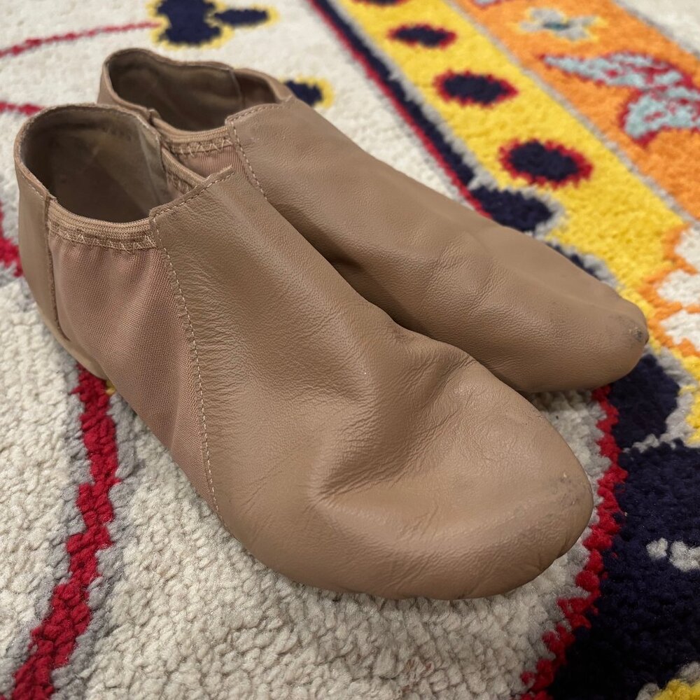 So Danca Jazz Shoes - Size 6W in Caramel